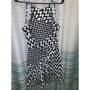 Black and white patterned mini dress
